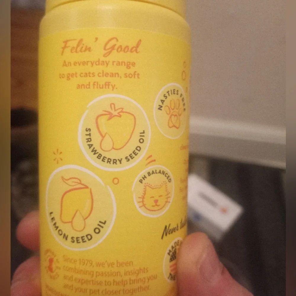 Yellow Cat Grooming Foam